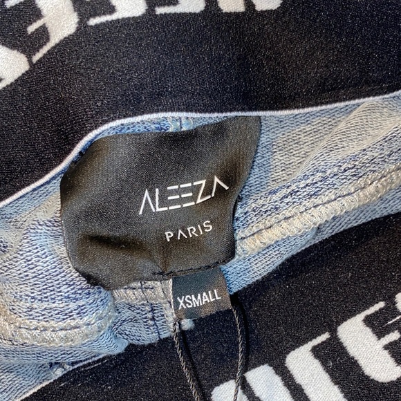 Chic Blue Denim Pencil Skirt - Picture 11 of 12